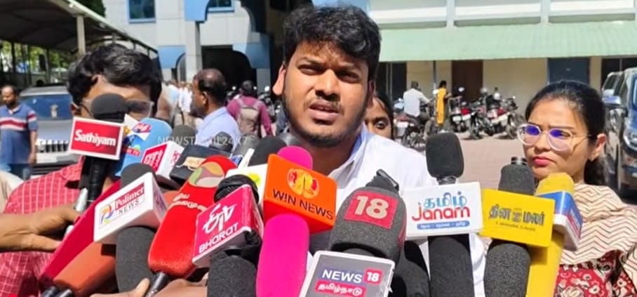தவெக ஆட்சியால் தைரியம் வந்துச்சு" - முன்னாள் மேயர் மற்றும் அதிகாரி மீது ஒப்பந்ததாரர் பகிரங்க புகார்!