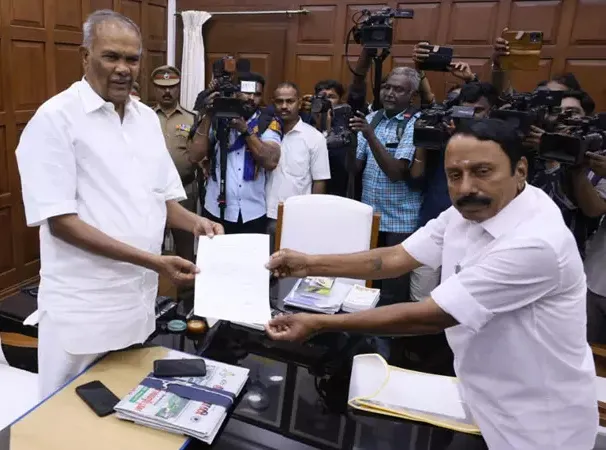 சபாநாயகரை சந்தித்த கே.ஏ. செங்கோட்டையன் தனது எம்.எல்.ஏ பதவியை ராஜினாமா செய்தார்.