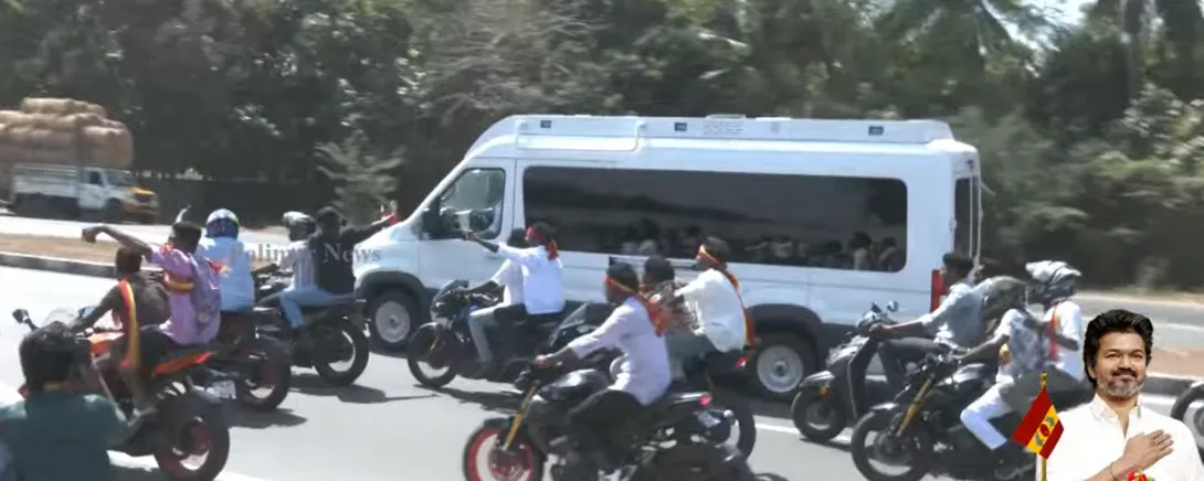 தஞ்சாவூர் புறப்பட்டார் விஜய் 